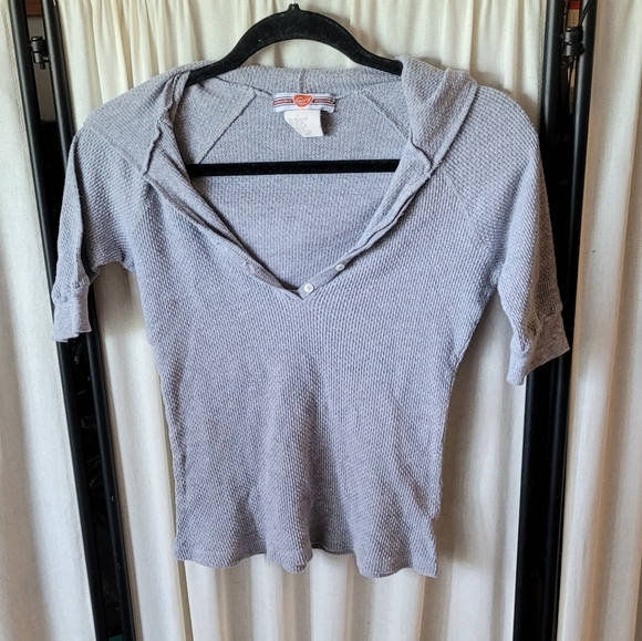 weavers girl Tops - Weavers girl size medium short sleeve hoodie undershirt, good condition